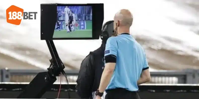 Công Nghệ VAR Trong Bóng Đá: 188Bet Hé Lộ Vài Điều Thú Vị VAR giúp các trọng tài đưa ra quyết định cuối cùng chuẩn xác nhất.